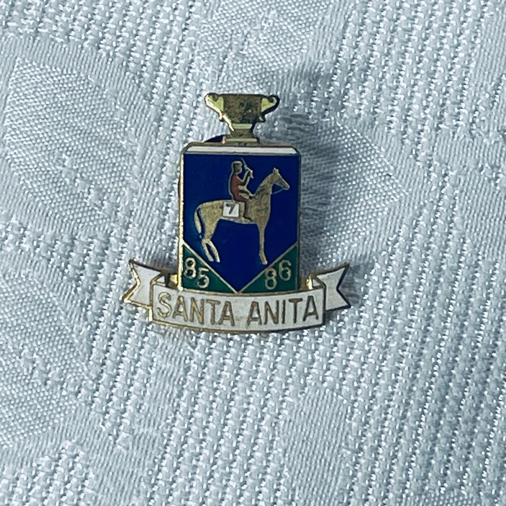 Santa Anita Race Track 85 86 Trophy Pin #7 Horse Equestrian badge pinback